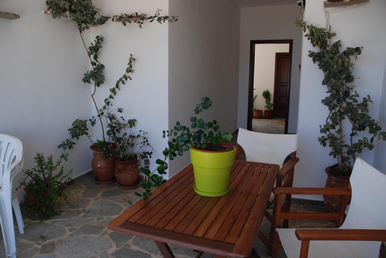 Theodorou Hotel Azolimnos Room photo