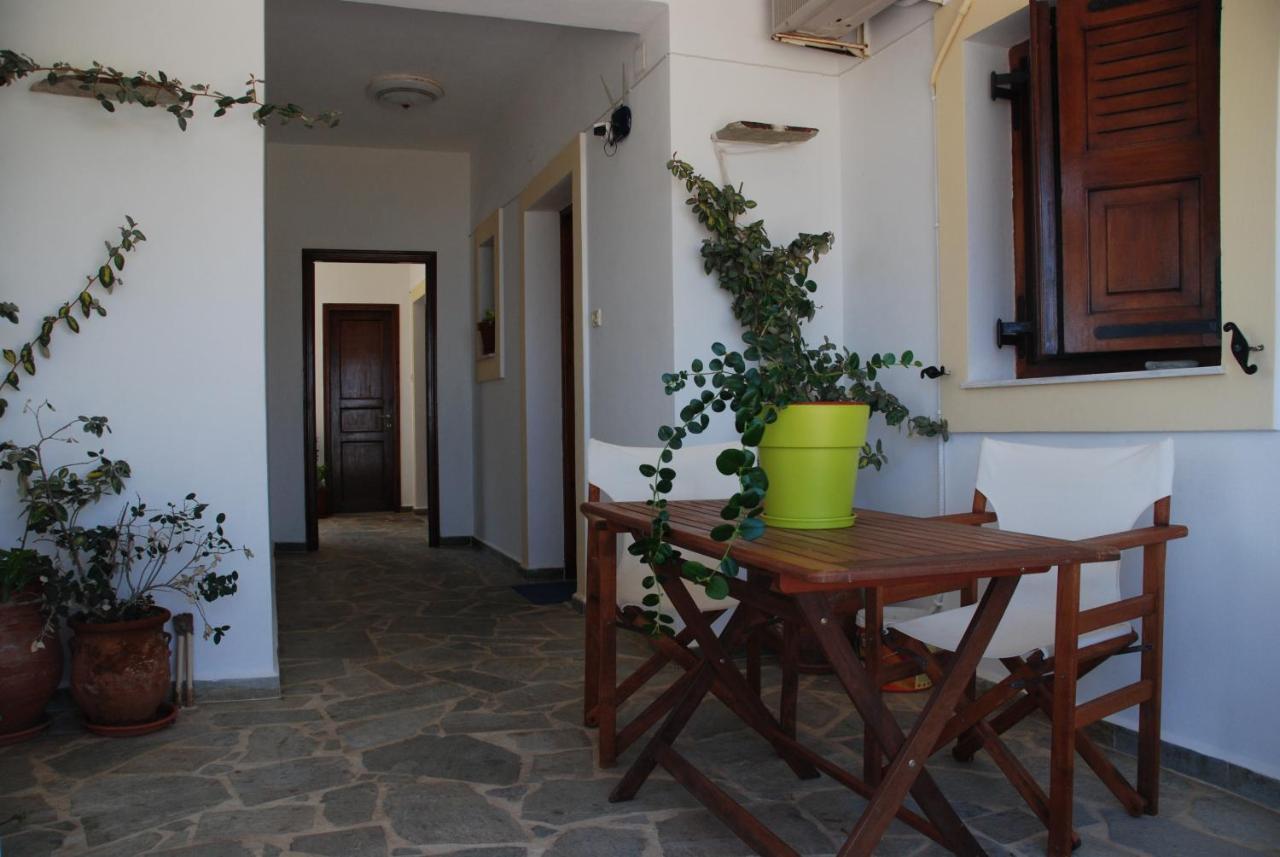 Theodorou Hotel Azolimnos Exterior photo