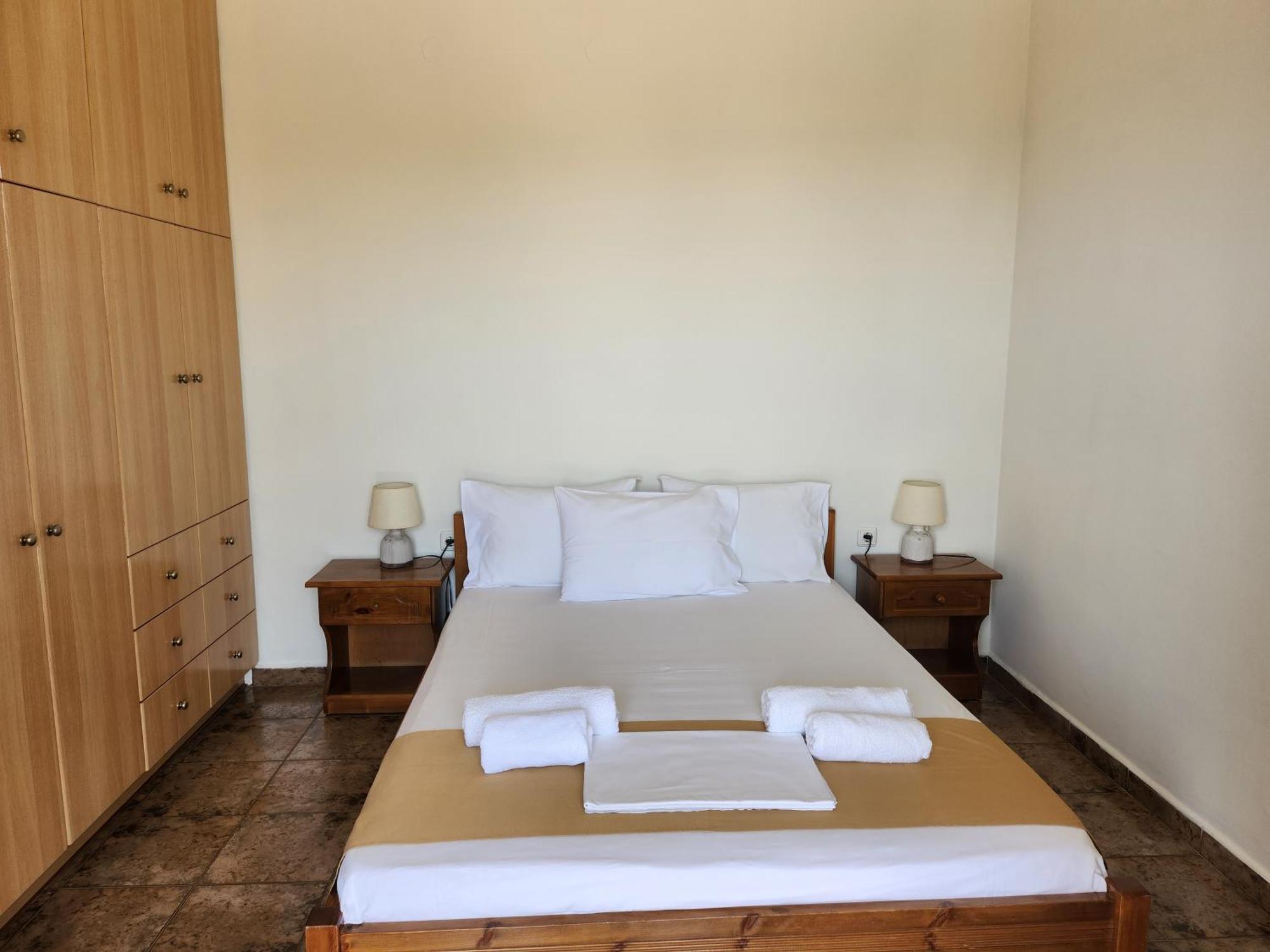 Theodorou Hotel Azolimnos Room photo