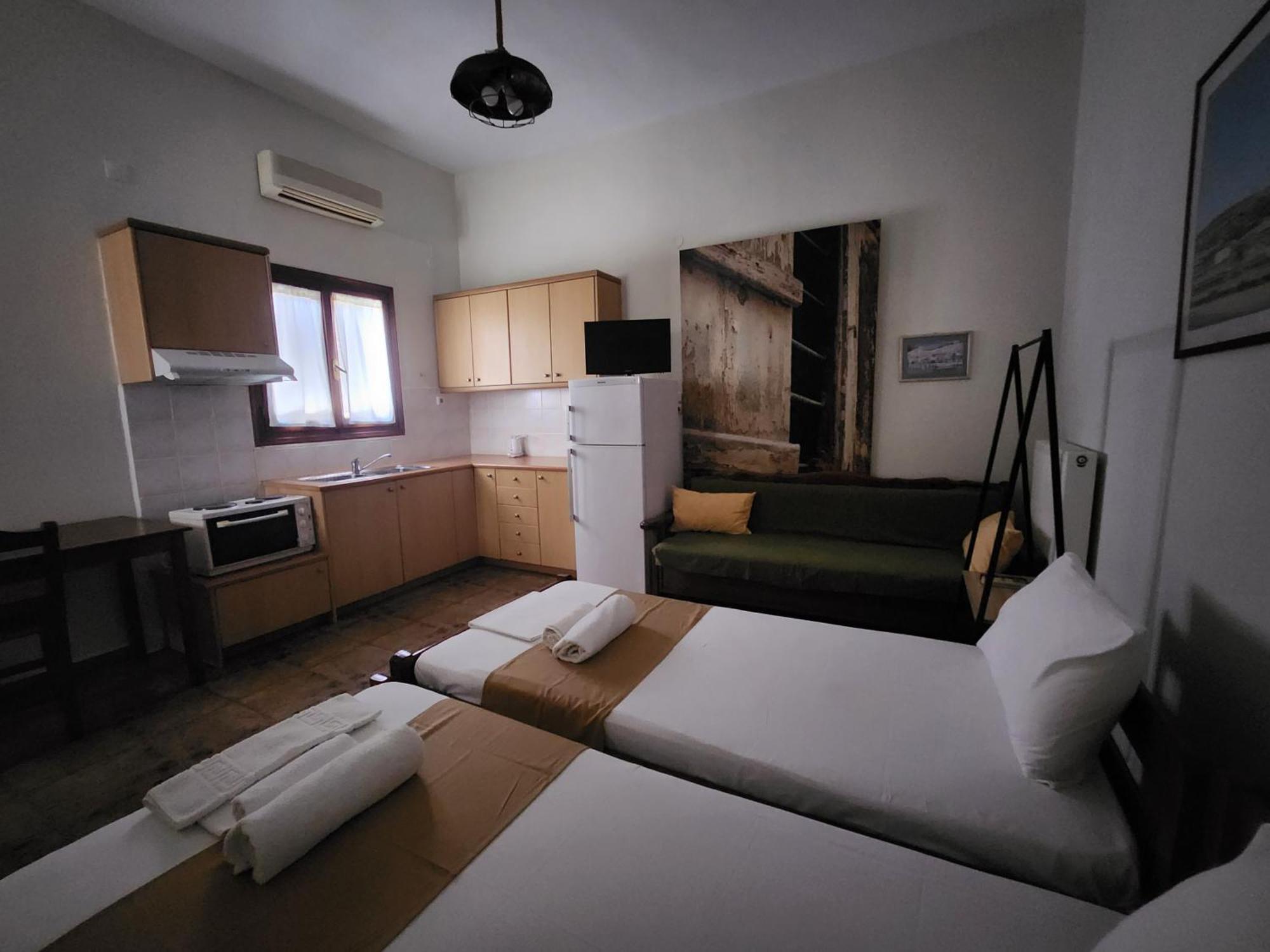 Theodorou Hotel Azolimnos Room photo